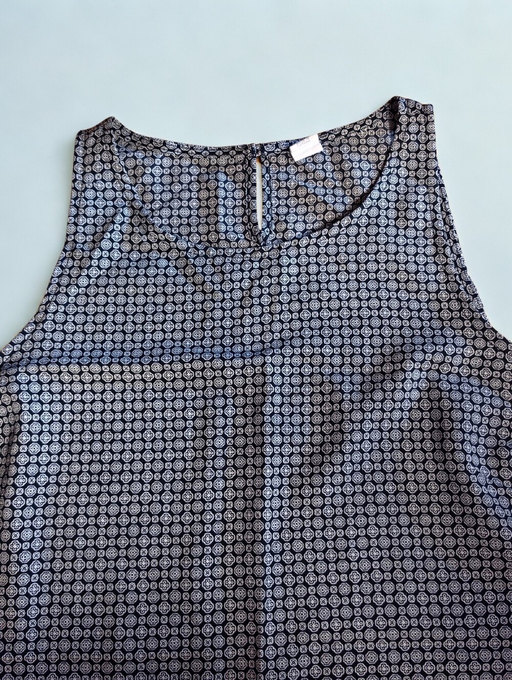 Old Navy Geometric Medallion High Neck Tank Top Sleeveless Blouse Black White M